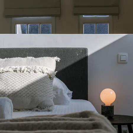 Huswell - Modern On Location In *