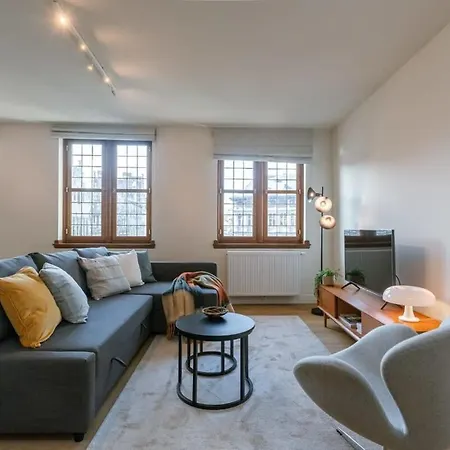 Huswell - Modern On Location In Apartment *