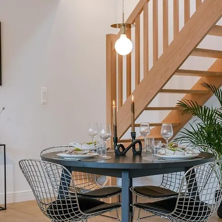 Huswell - Modern On Location In Apartment