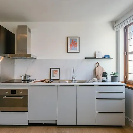 Huswell - Modern On Location In Apartment