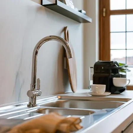 Huswell - Modern On Location In Apartment *